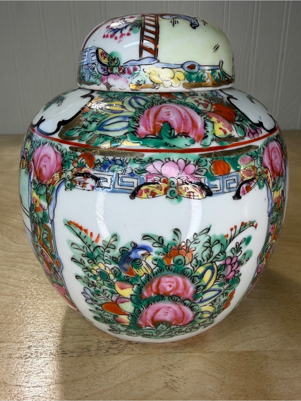 Vintage 70s Hong Kong Famille Rose Medallion Hand-Painted Porcelain Ginger Jar - Picture 4 of 7